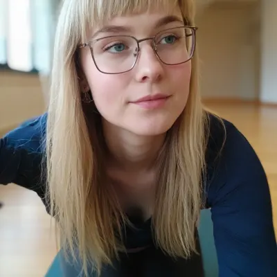 Алиса, 28